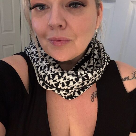 Black and Cream Patterned Fabric - Picture 9 of 9